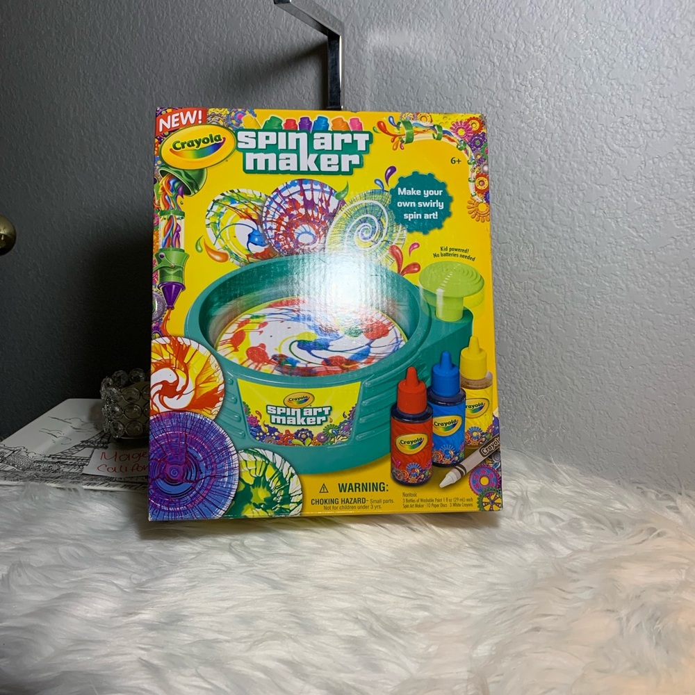 Spin art maker